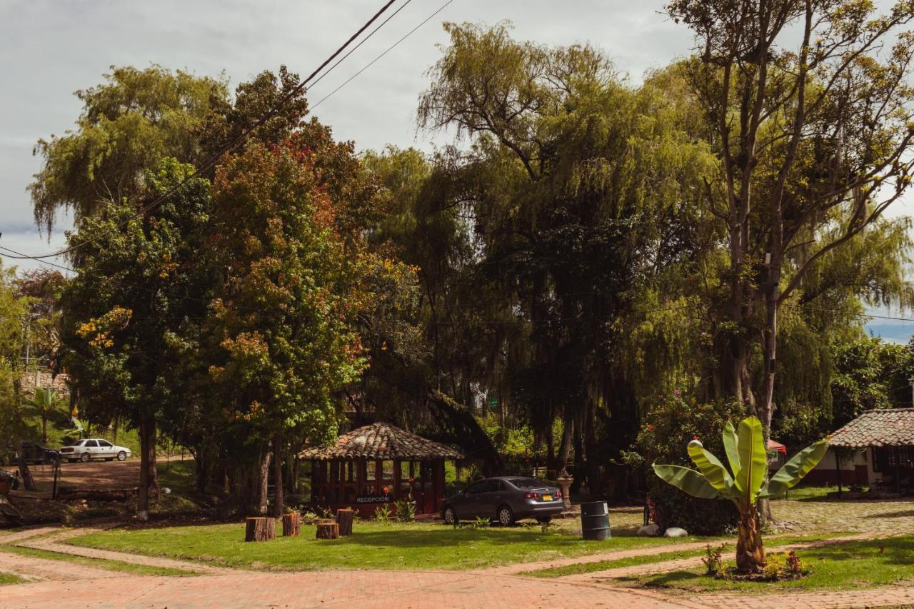 Hotel Y Centro De Convenciones Pueblito De Yerbabuena Paraiso Natural Chia Ngoại thất bức ảnh